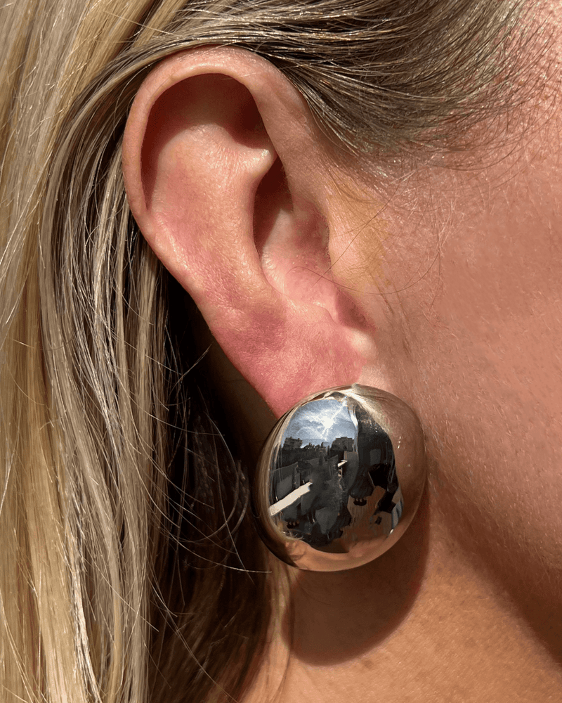 Izoa Azura Stud Earrings Silver