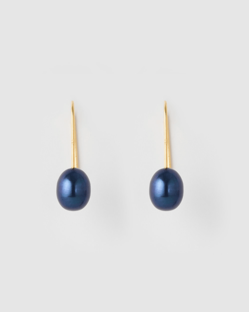 Izoa Daphne Earrings Navy Pearl