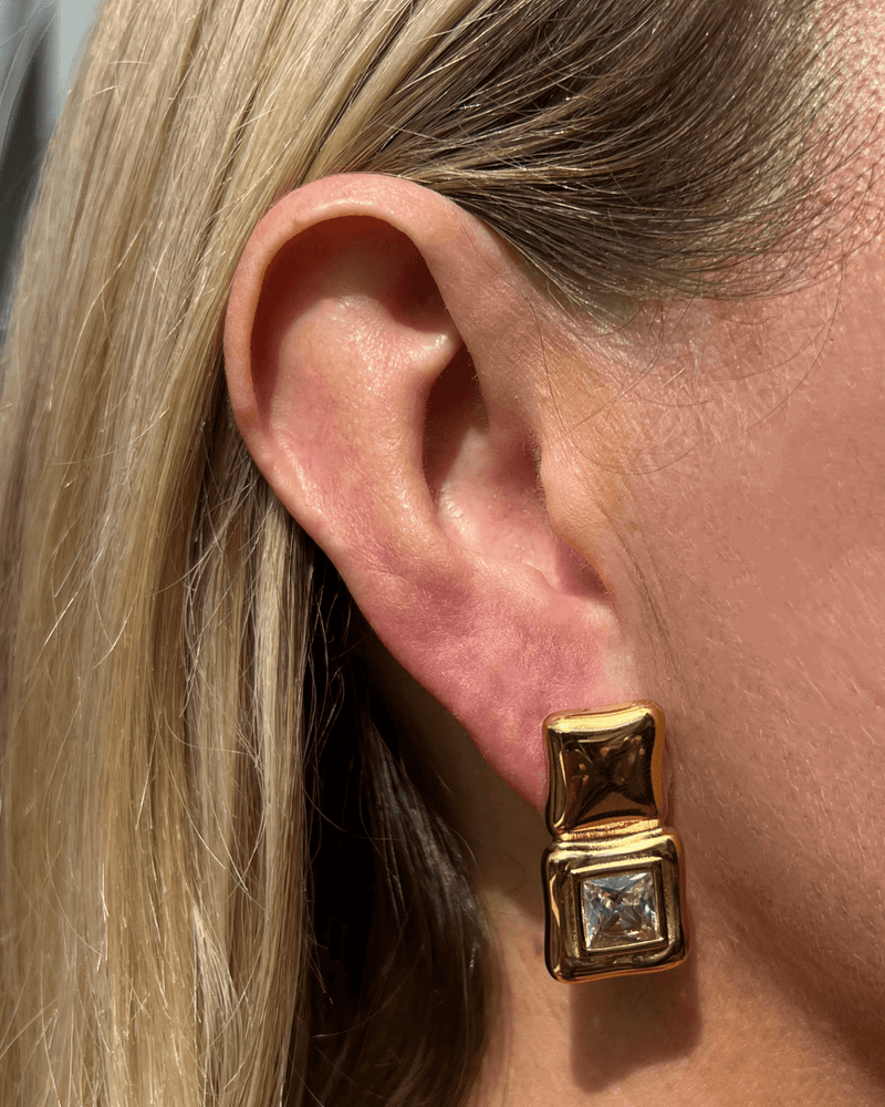 Izoa Joanne Stud Earrings Gold