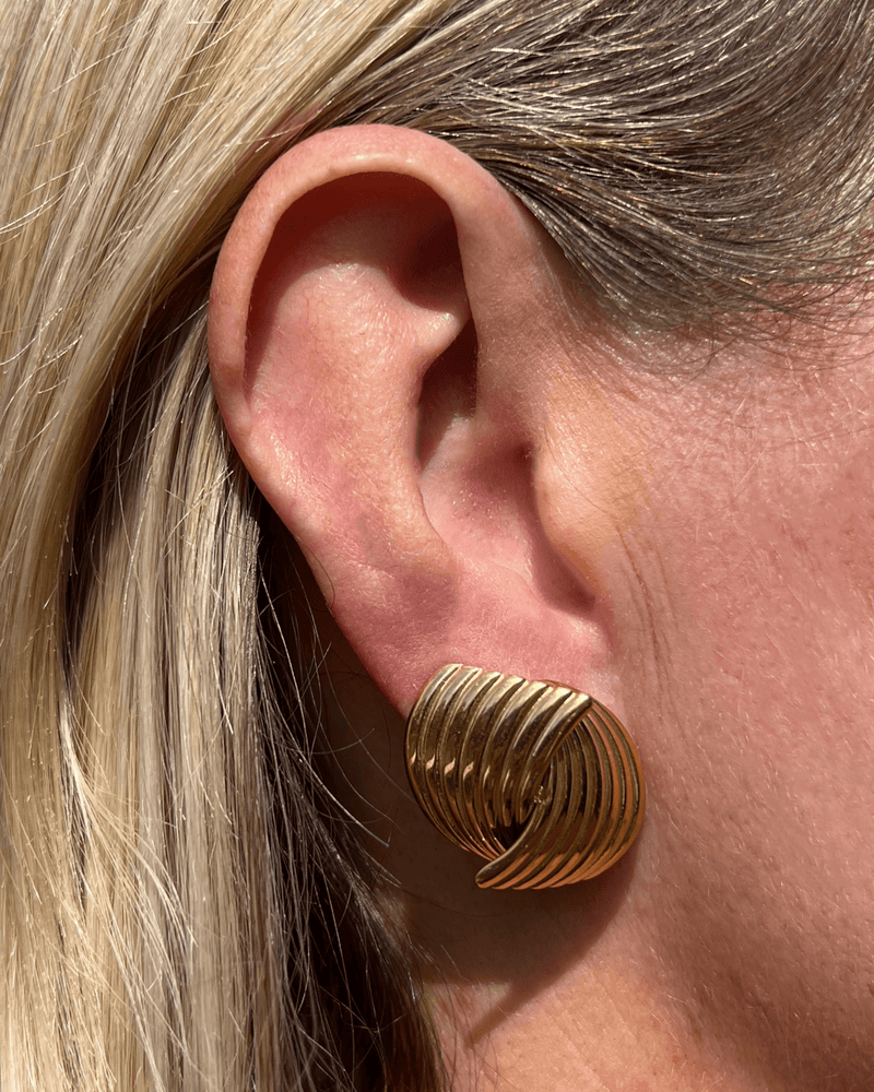 Izoa Kalina Stud Earrings Gold