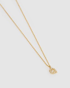 Izoa Pearl Letter Q Necklace Gold