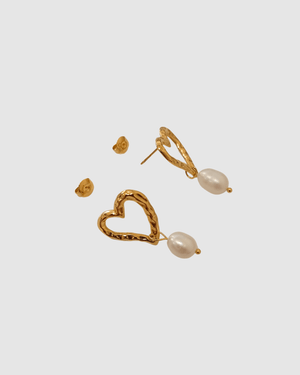 Izoa Penelope Heart Stud Earrings Gold Pearl