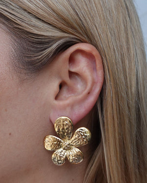 Izoa Perri Flower Stud Earrings