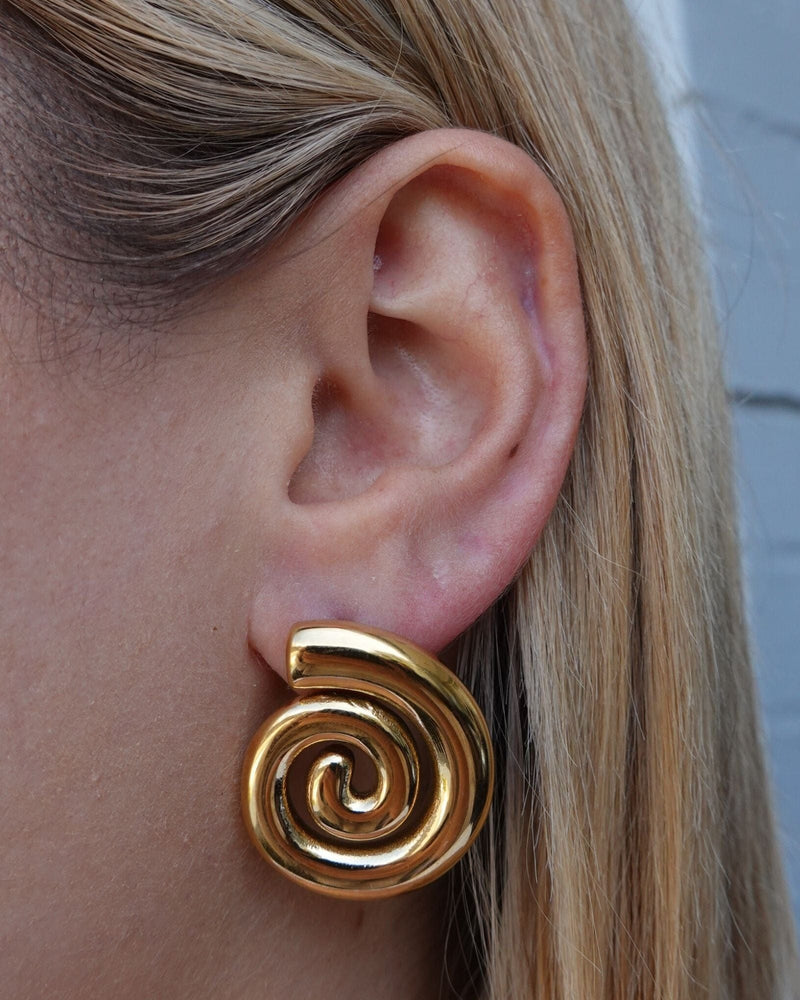 Izoa Spiral Stud Earrings Gold