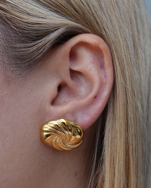 Izoa Swirl Stud Earrings Gold